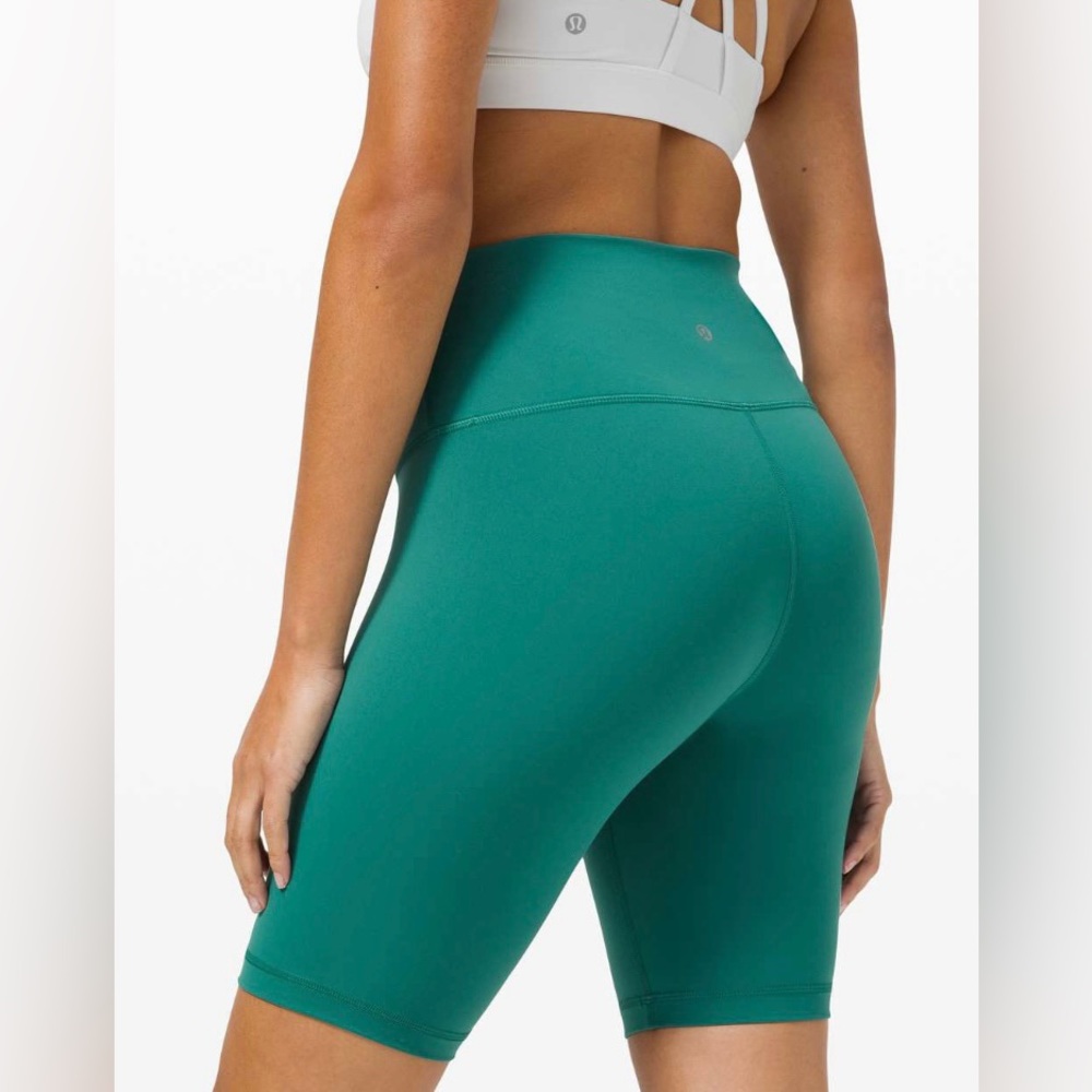 Lululemon Wonder Train High Rise Short 8”, Size 4. VERY Gently Worn